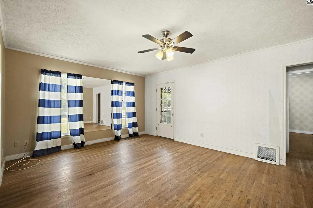 421 E 16th Avenue Hutchinson KS 67501