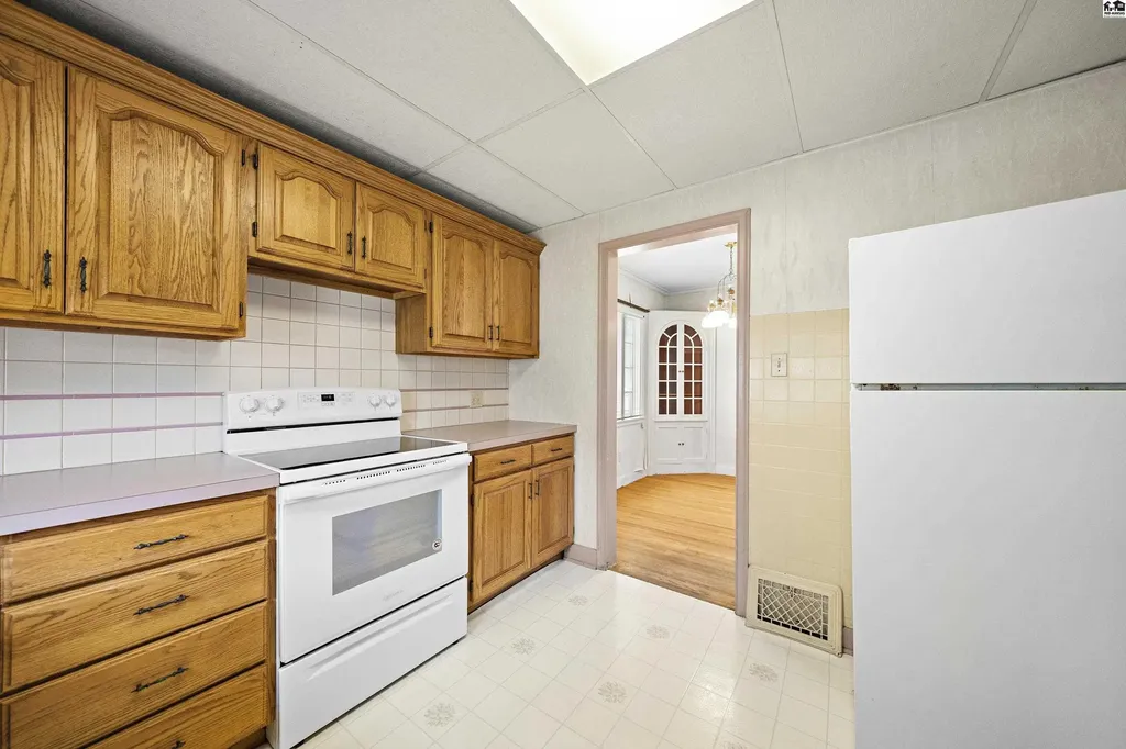 421 E 16th Avenue Hutchinson KS 67501