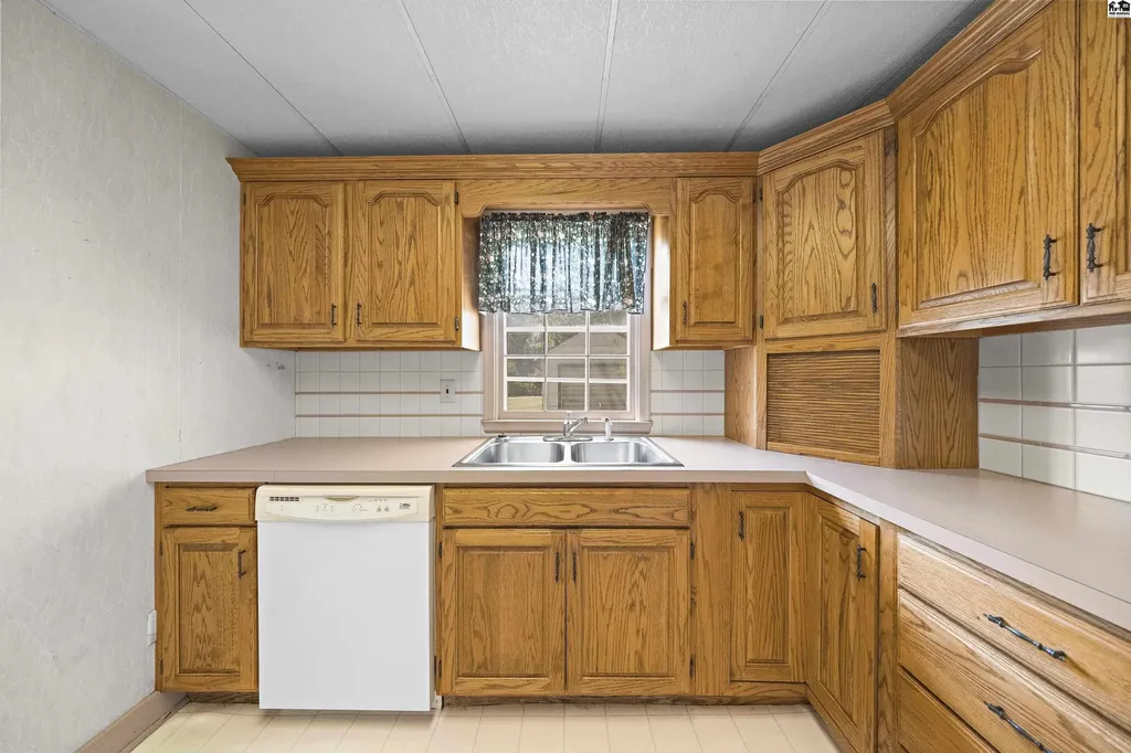 421 E 16th Avenue Hutchinson KS 67501