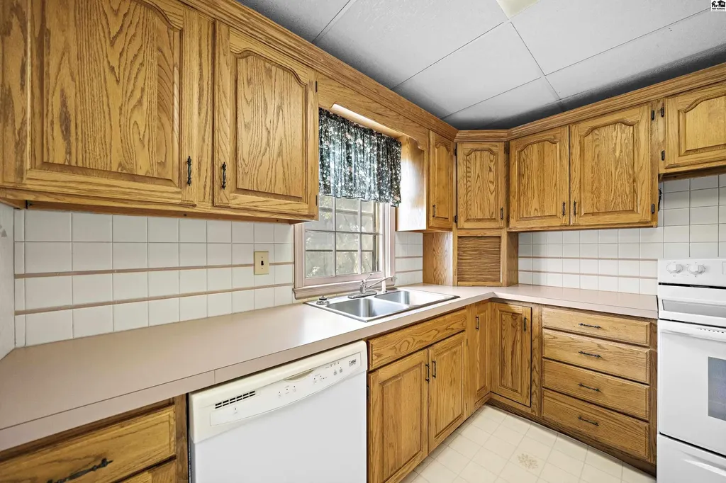 421 E 16th Avenue Hutchinson KS 67501