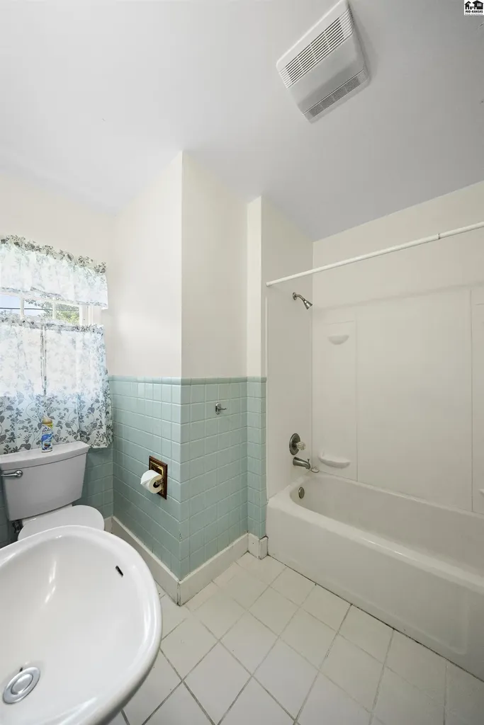 421 E 16th Avenue Hutchinson KS 67501