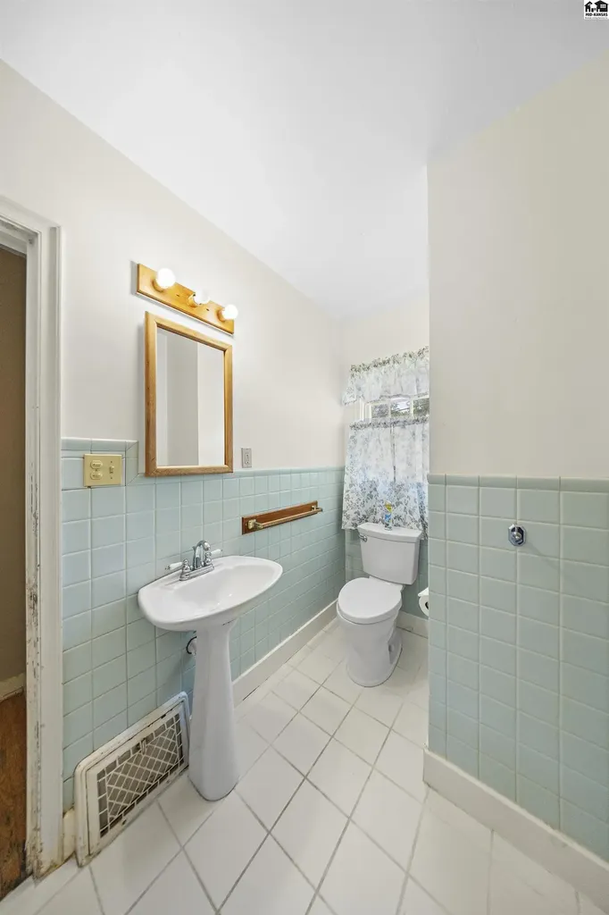 421 E 16th Avenue Hutchinson KS 67501