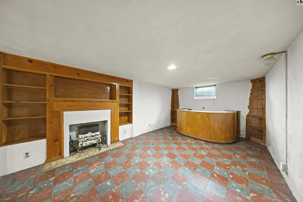 421 E 16th Avenue Hutchinson KS 67501