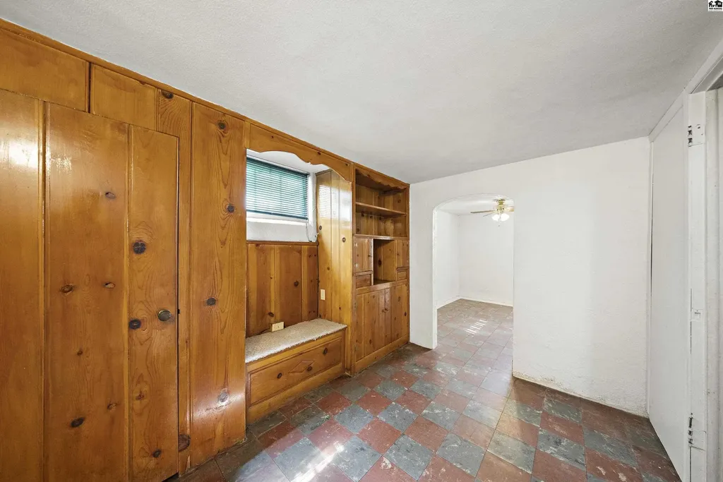 421 E 16th Avenue Hutchinson KS 67501