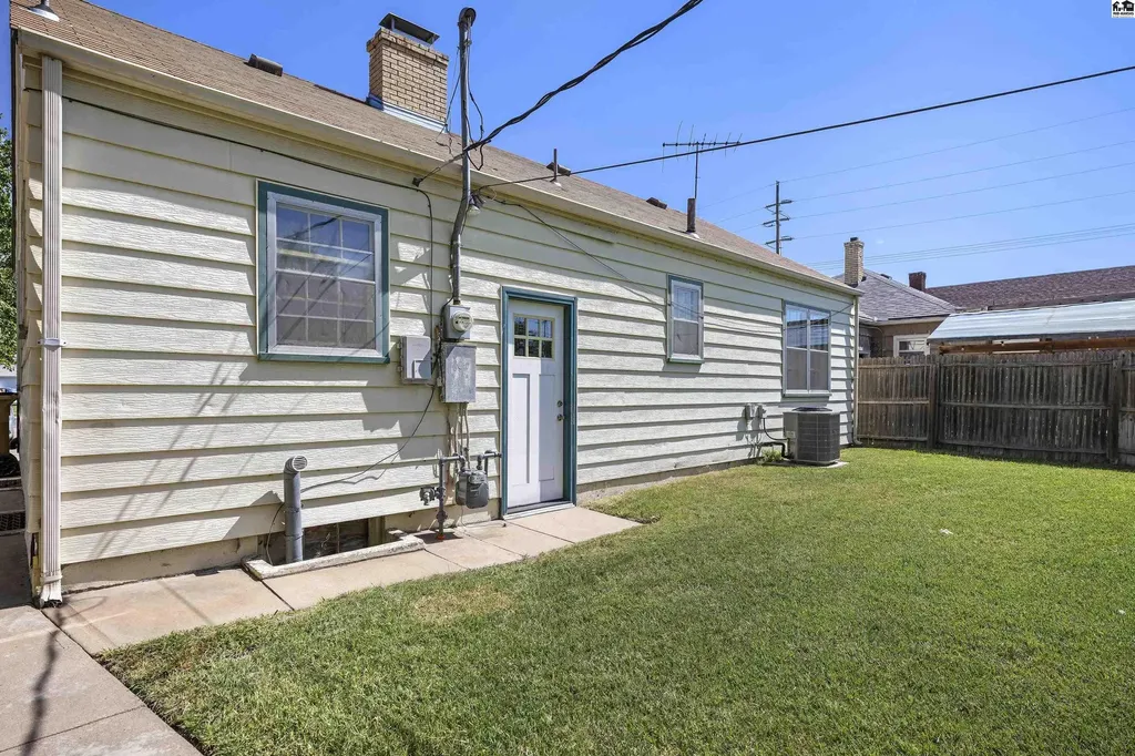 421 E 16th Avenue Hutchinson KS 67501