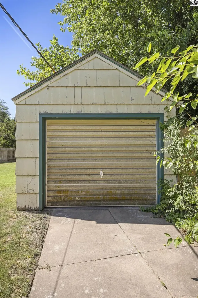 421 E 16th Avenue Hutchinson KS 67501