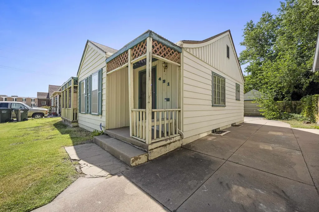 421 E 16th Avenue Hutchinson KS 67501