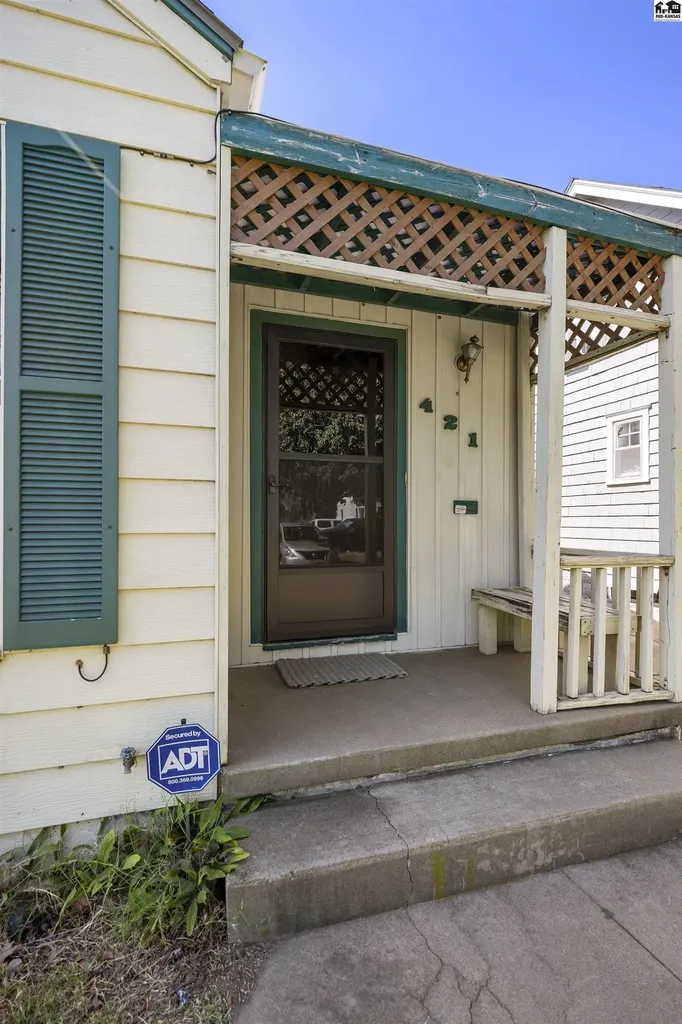 421 E 16th Avenue Hutchinson KS 67501