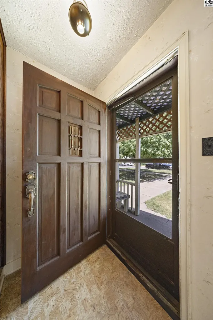 421 E 16th Avenue Hutchinson KS 67501