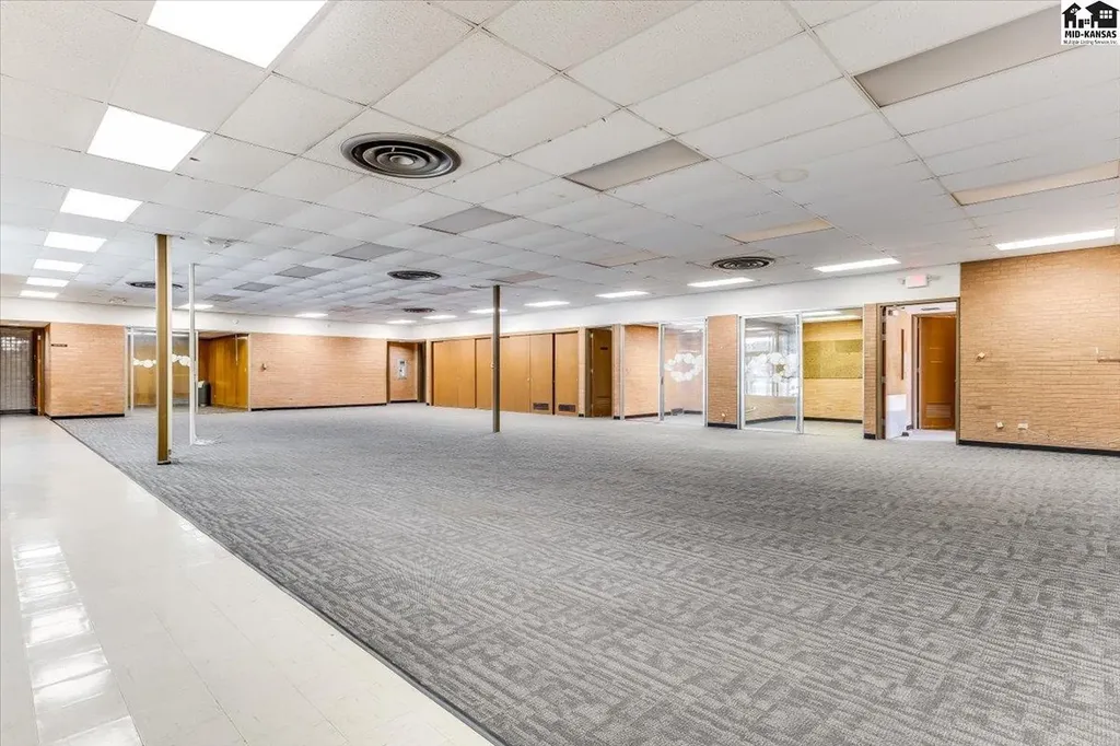 518 N Washingto Hutchinson KS 67501