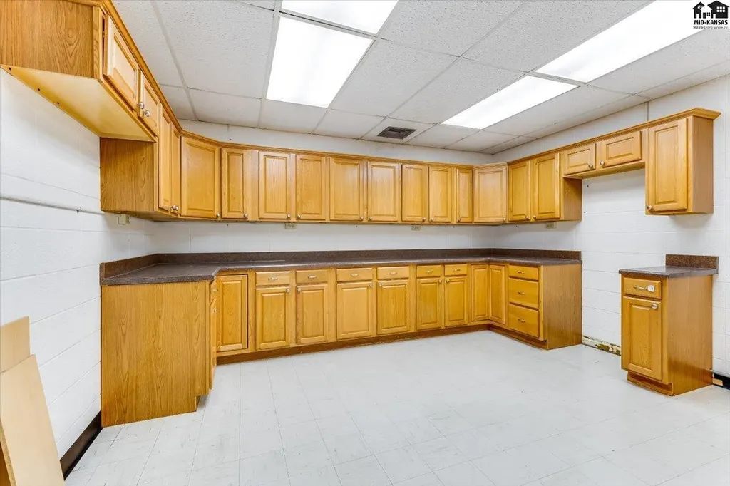 518 N Washingto Hutchinson KS 67501