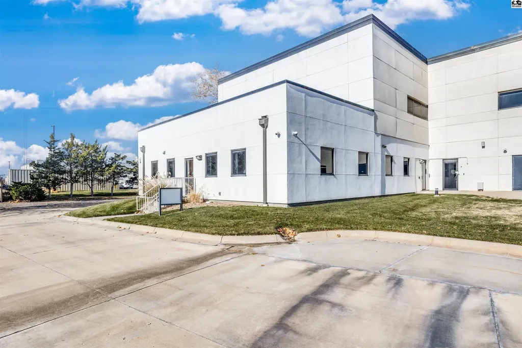 811 E 30 Hutchinson KS 67502