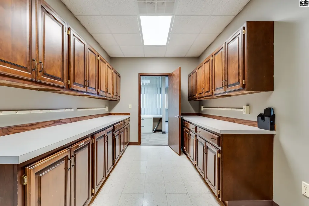811 E 30 Hutchinson KS 67502