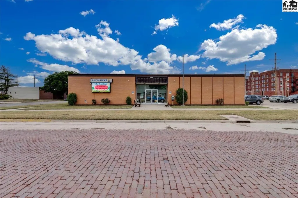 518 N Washinton Hutchinson KS 67501