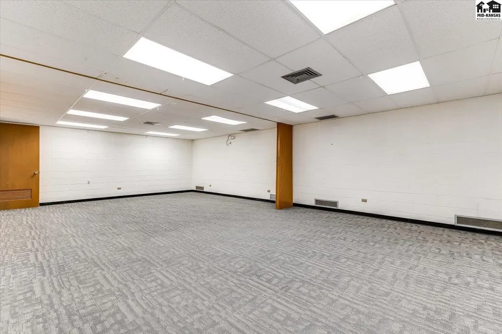 518 N Washinton Hutchinson KS 67501