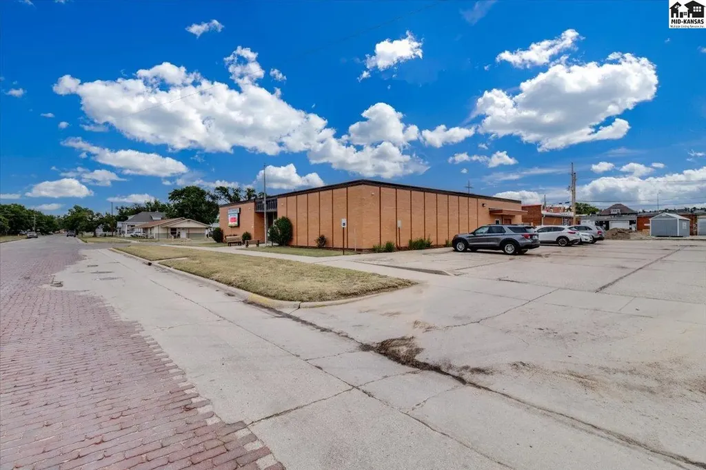 518 N Washinton Hutchinson KS 67501