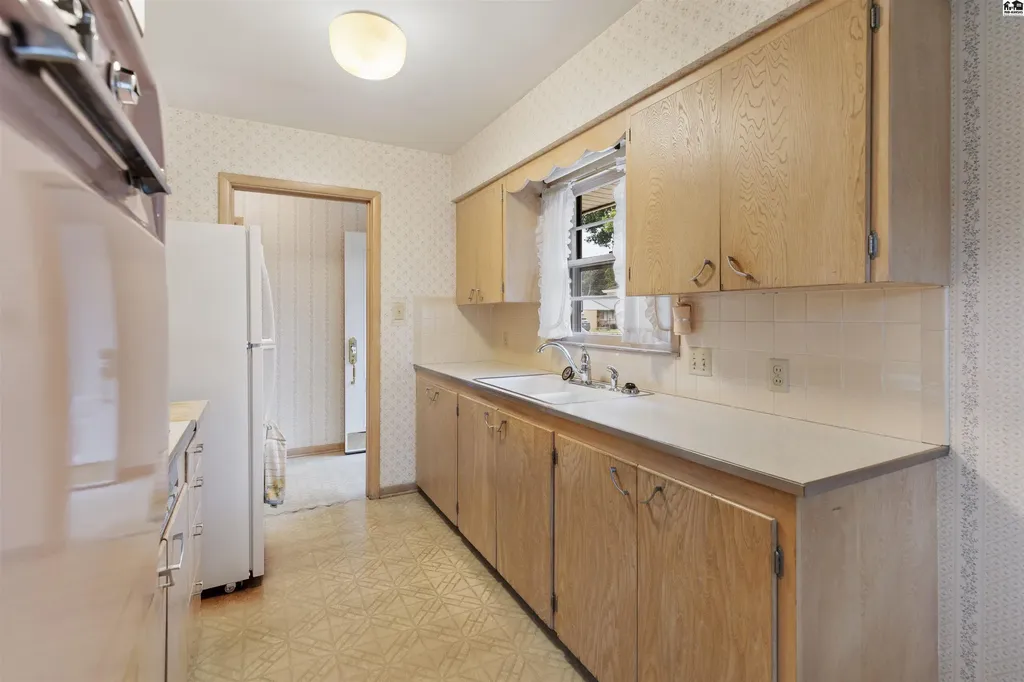 305 W 26th Avenue Hutchinson KS 67502