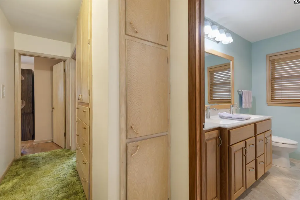 305 W 26th Avenue Hutchinson KS 67502