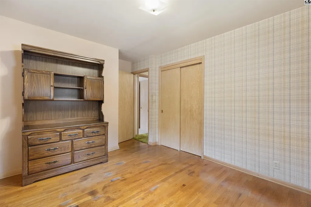 305 W 26th Avenue Hutchinson KS 67502