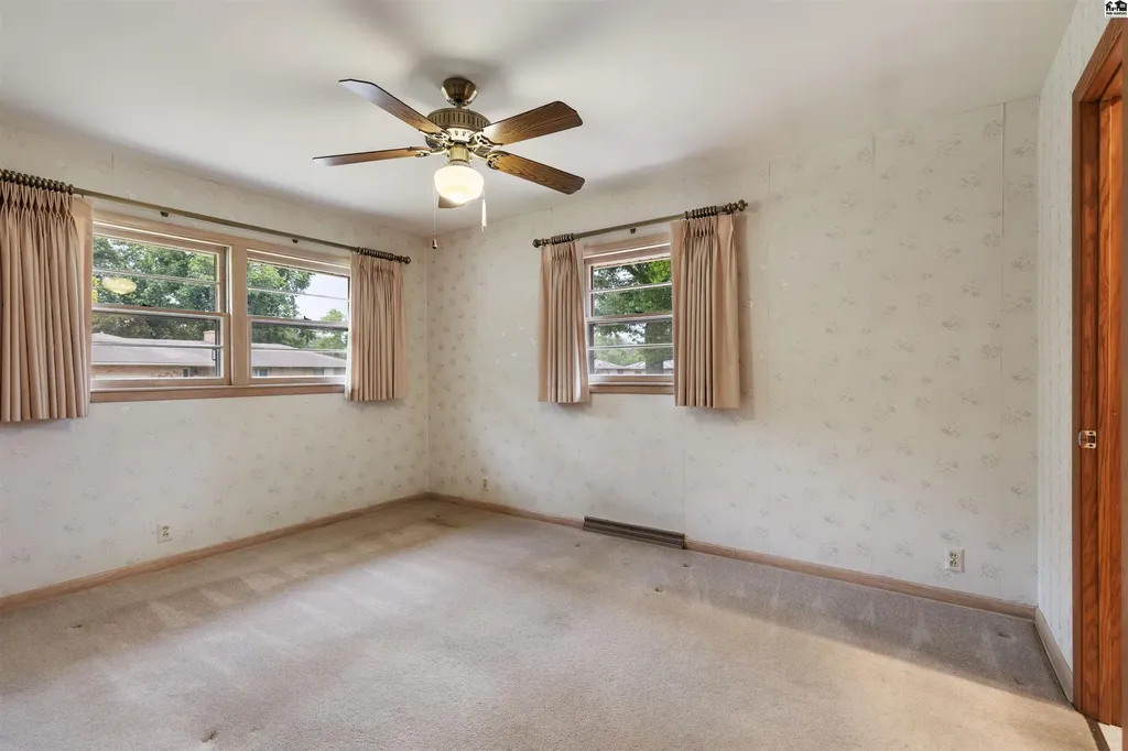 305 W 26th Avenue Hutchinson KS 67502
