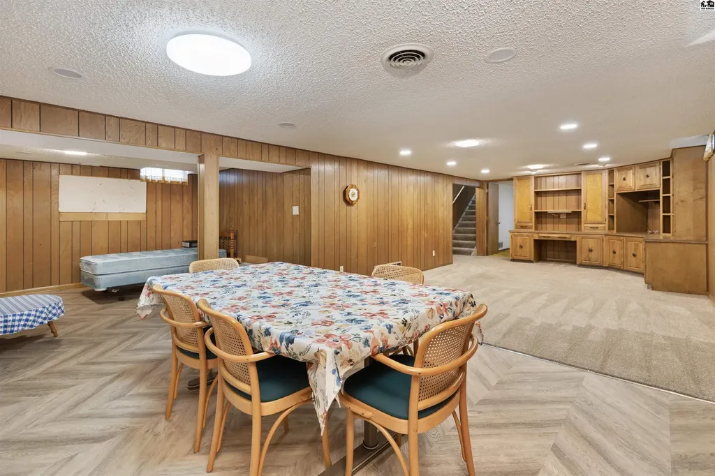 305 W 26th Avenue Hutchinson KS 67502