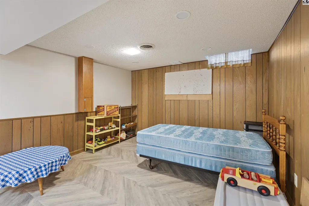 305 W 26th Avenue Hutchinson KS 67502