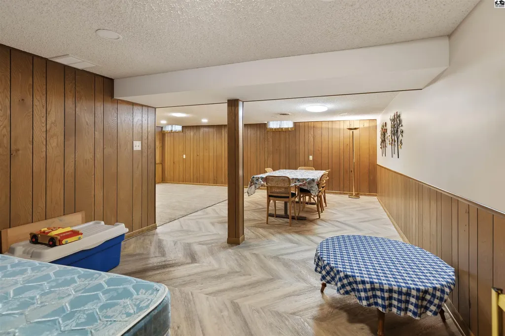 305 W 26th Avenue Hutchinson KS 67502