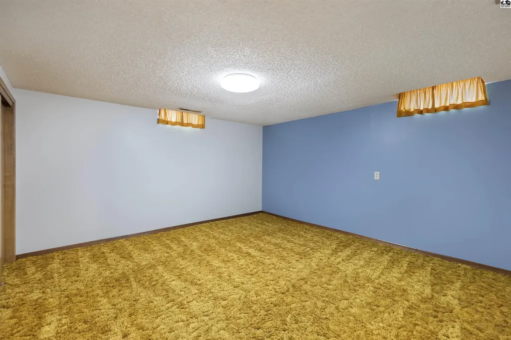 305 W 26th Avenue Hutchinson KS 67502