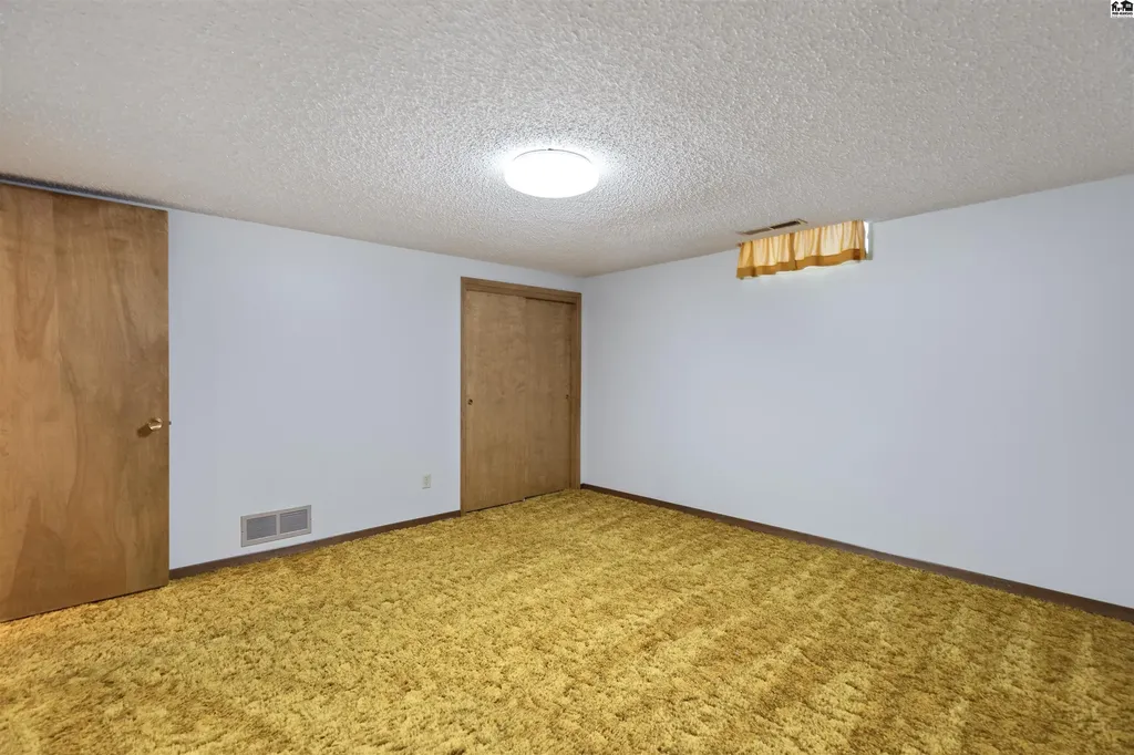 305 W 26th Avenue Hutchinson KS 67502