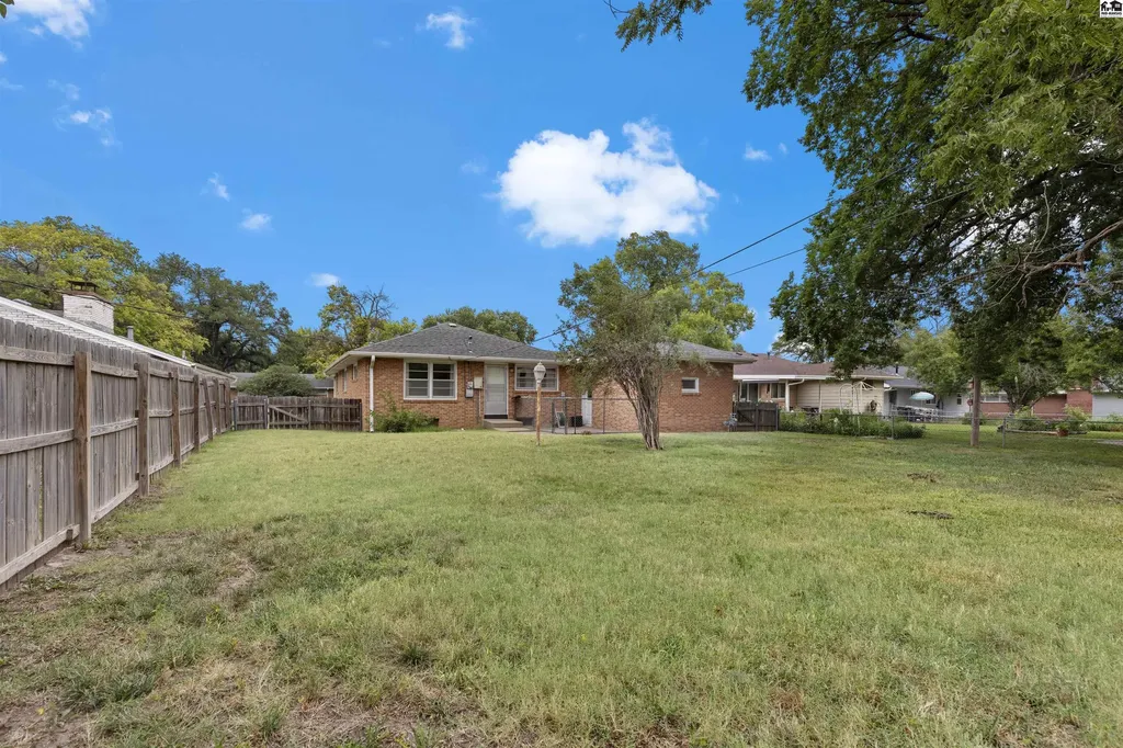 305 W 26th Avenue Hutchinson KS 67502