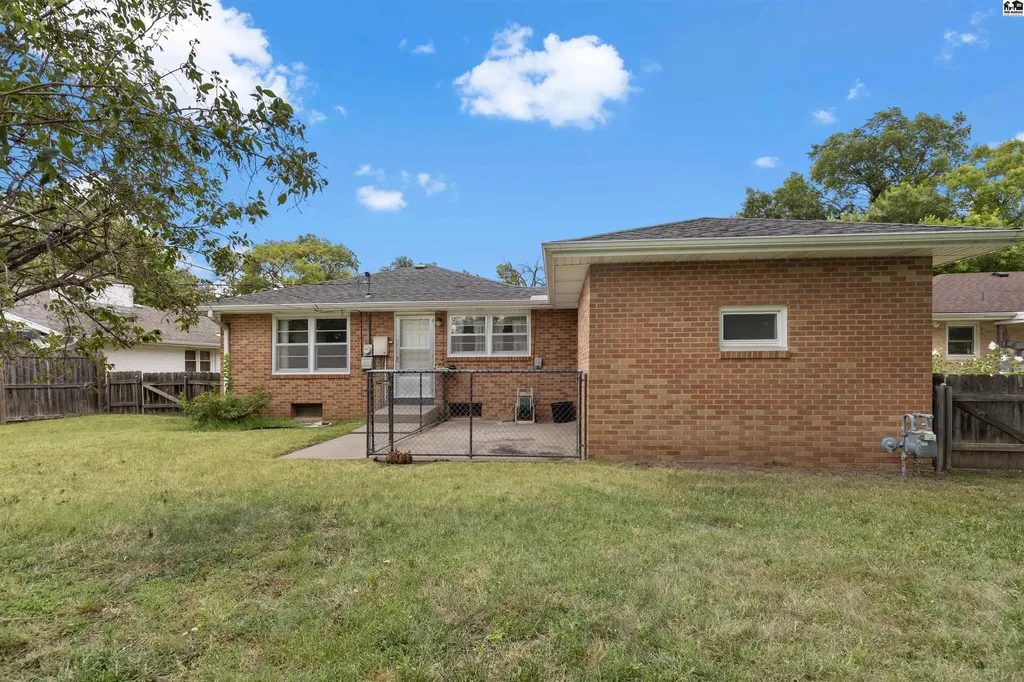 305 W 26th Avenue Hutchinson KS 67502