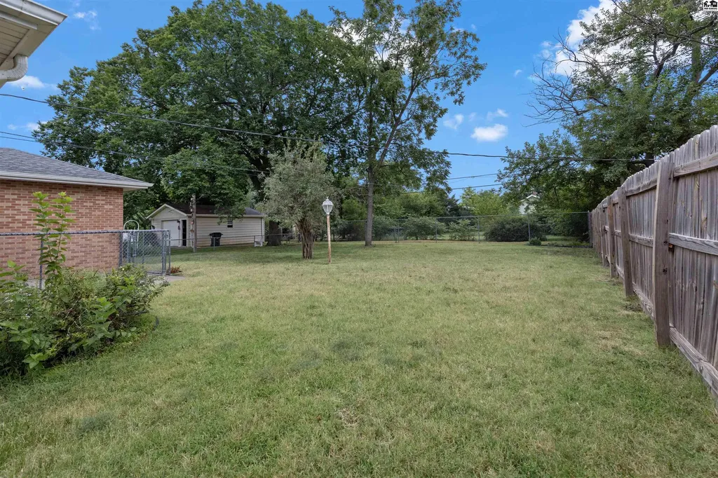 305 W 26th Avenue Hutchinson KS 67502