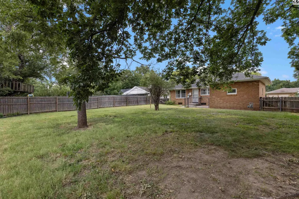 305 W 26th Avenue Hutchinson KS 67502