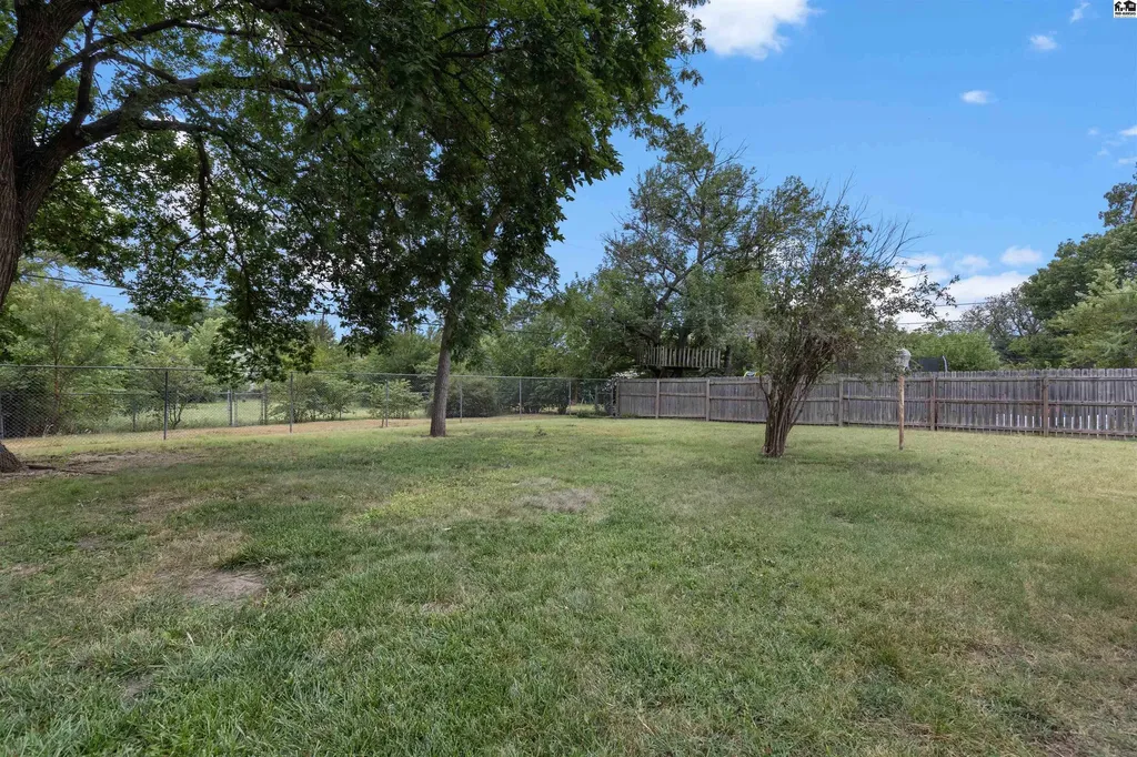 305 W 26th Avenue Hutchinson KS 67502