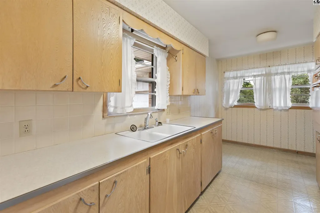 305 W 26th Avenue Hutchinson KS 67502