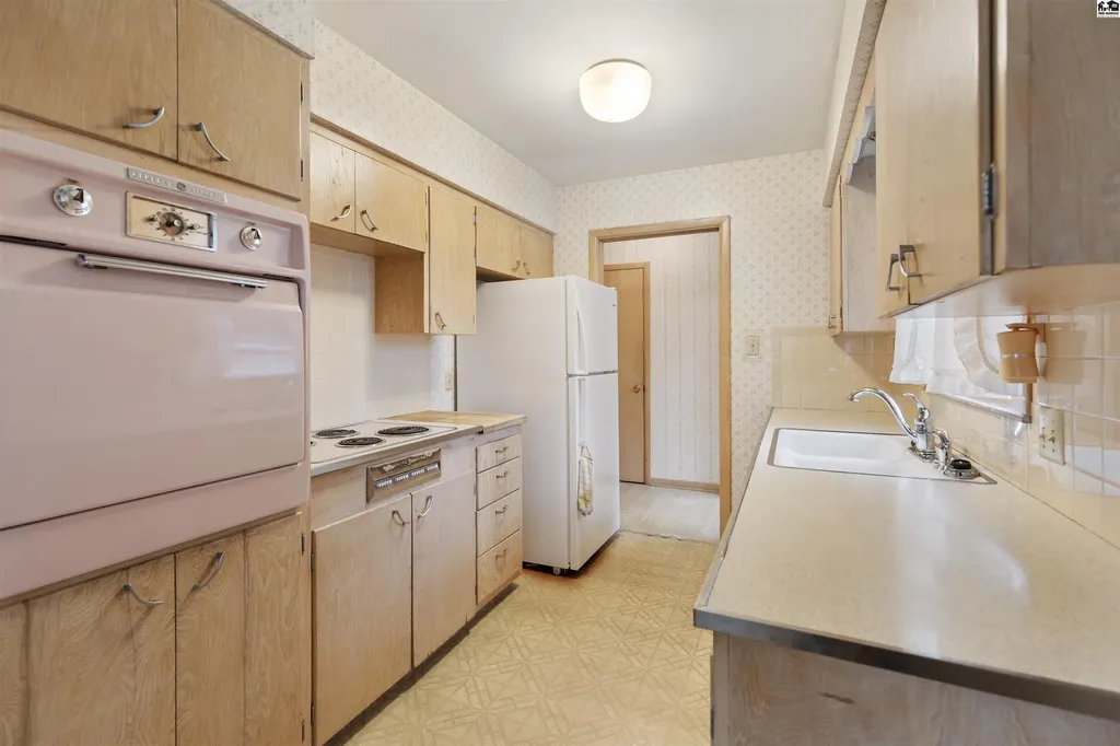 305 W 26th Avenue Hutchinson KS 67502