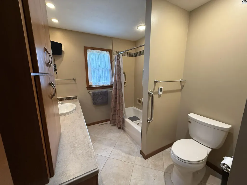 86 Eastwood Drive Hutchinson KS 67502