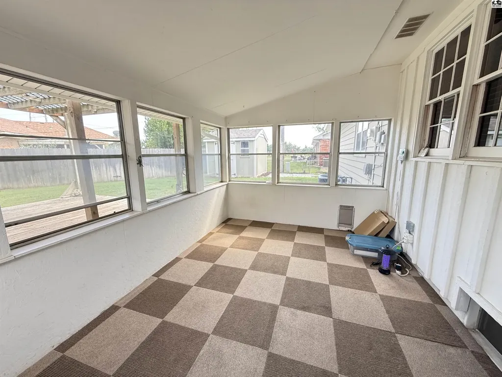 86 Eastwood Drive Hutchinson KS 67502