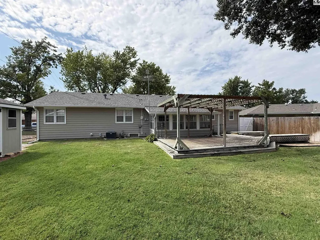 86 Eastwood Drive Hutchinson KS 67502