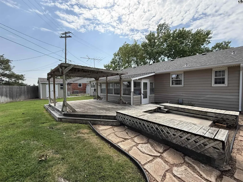 86 Eastwood Drive Hutchinson KS 67502