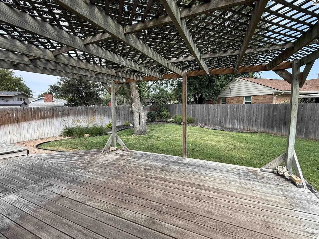 86 Eastwood Drive Hutchinson KS 67502