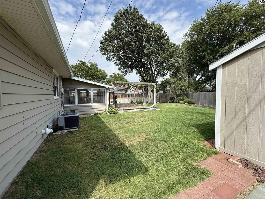 86 Eastwood Drive Hutchinson KS 67502