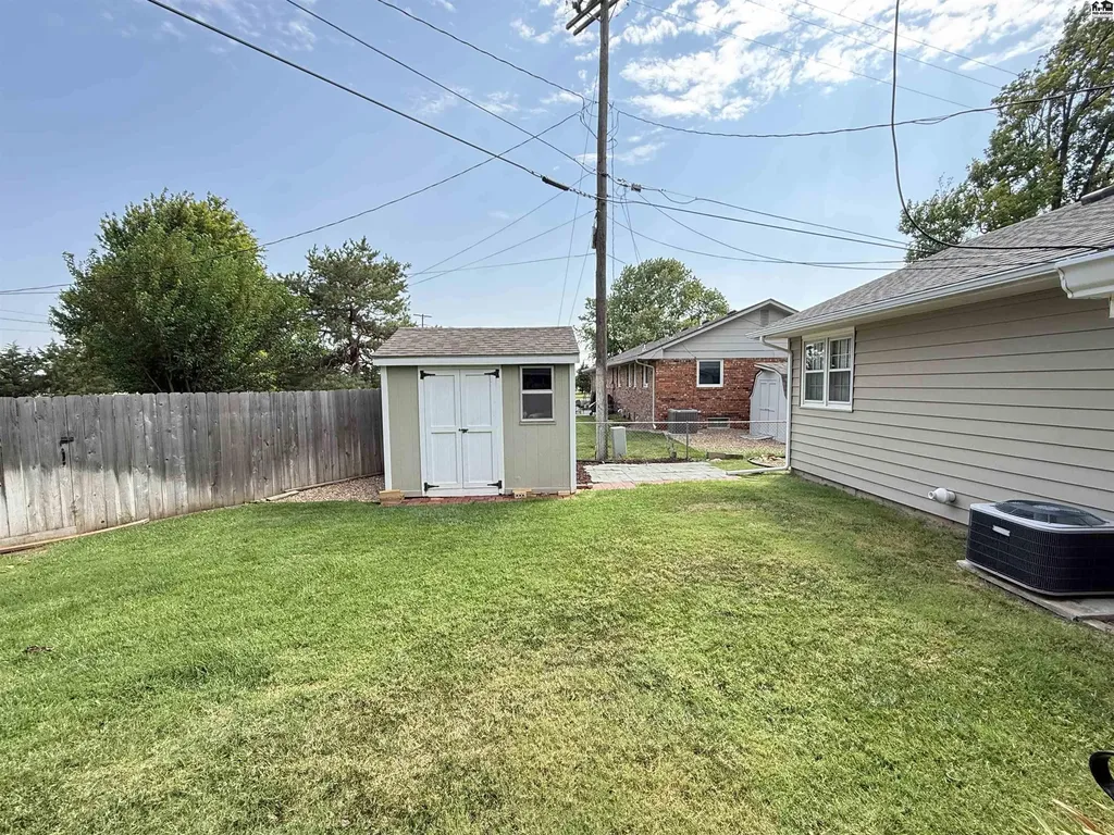 86 Eastwood Drive Hutchinson KS 67502