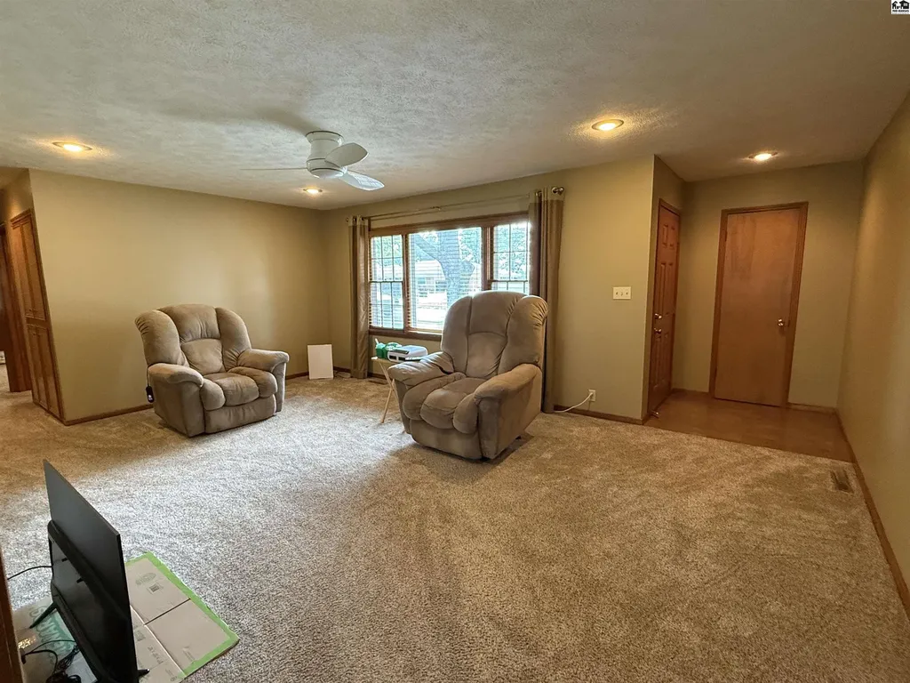 86 Eastwood Drive Hutchinson KS 67502