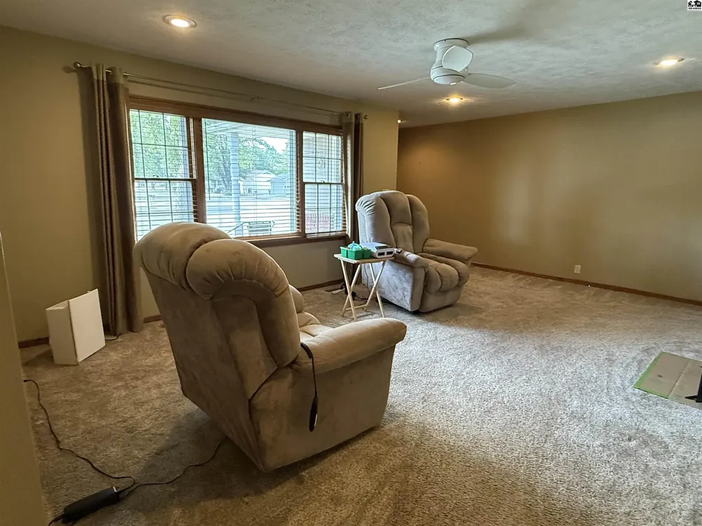86 Eastwood Drive Hutchinson KS 67502