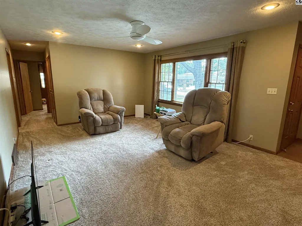 86 Eastwood Drive Hutchinson KS 67502