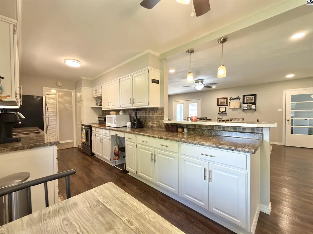 47 Tomahawk Road Hutchinson KS 67502