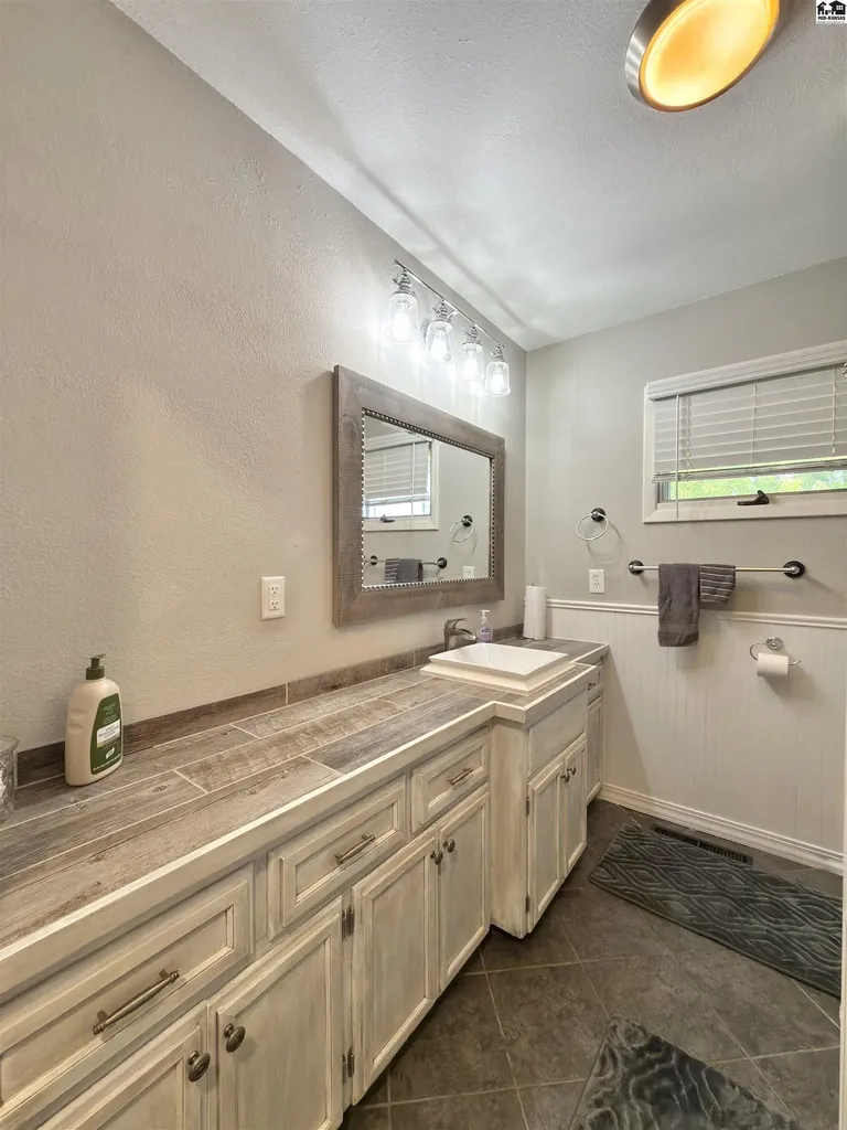 47 Tomahawk Road Hutchinson KS 67502