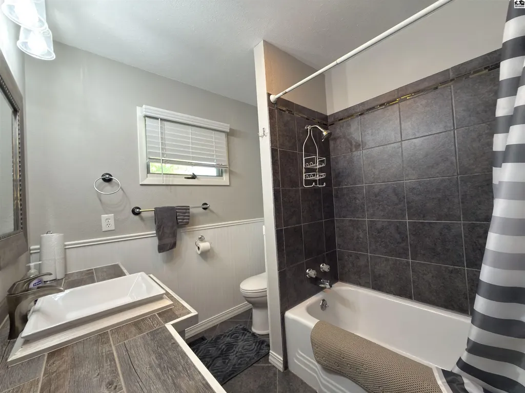 47 Tomahawk Road Hutchinson KS 67502