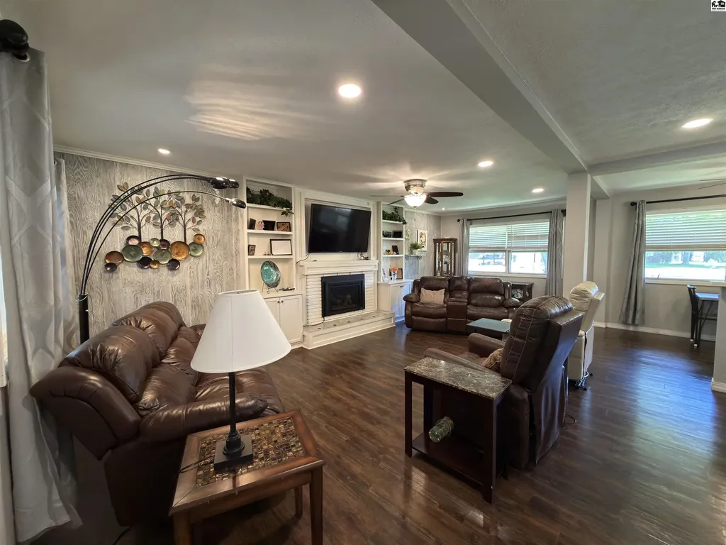 47 Tomahawk Road Hutchinson KS 67502